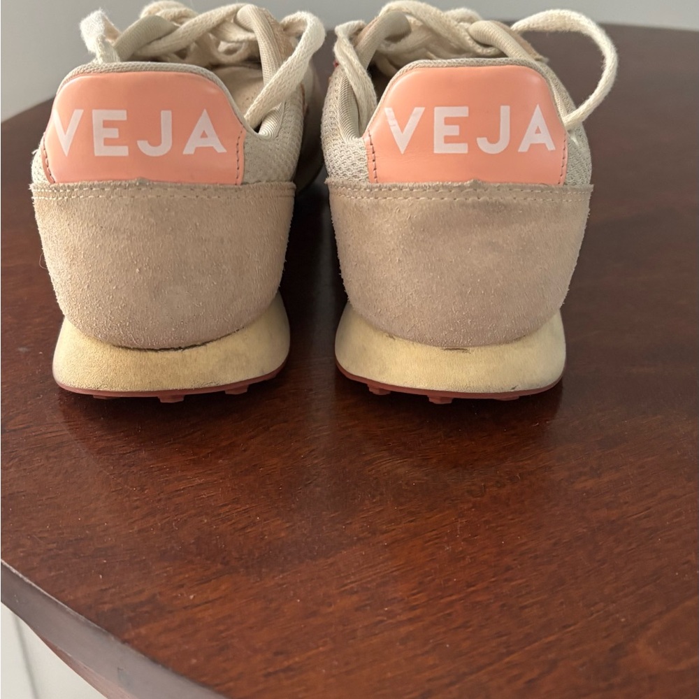 Veja women’s shoe size 7 - Picture 5 of 8